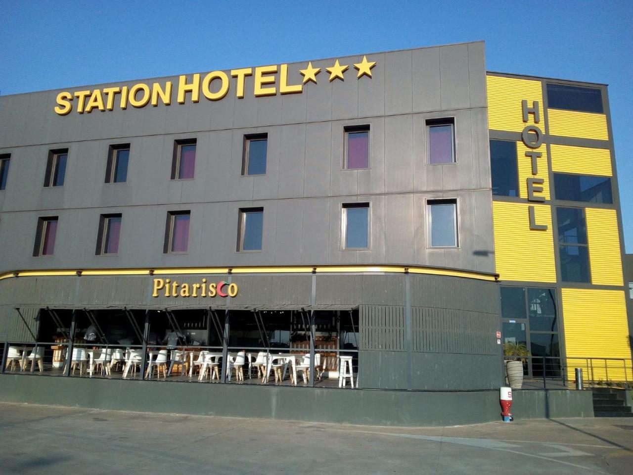 Station Hotel Viana Exterior photo